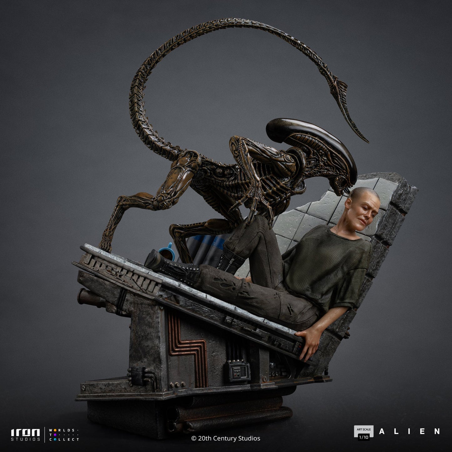 Pre-Order - Statue Ellen Ripley and Dog Alien - Alien 3 - Art Scale 1/10 - Iron Studios