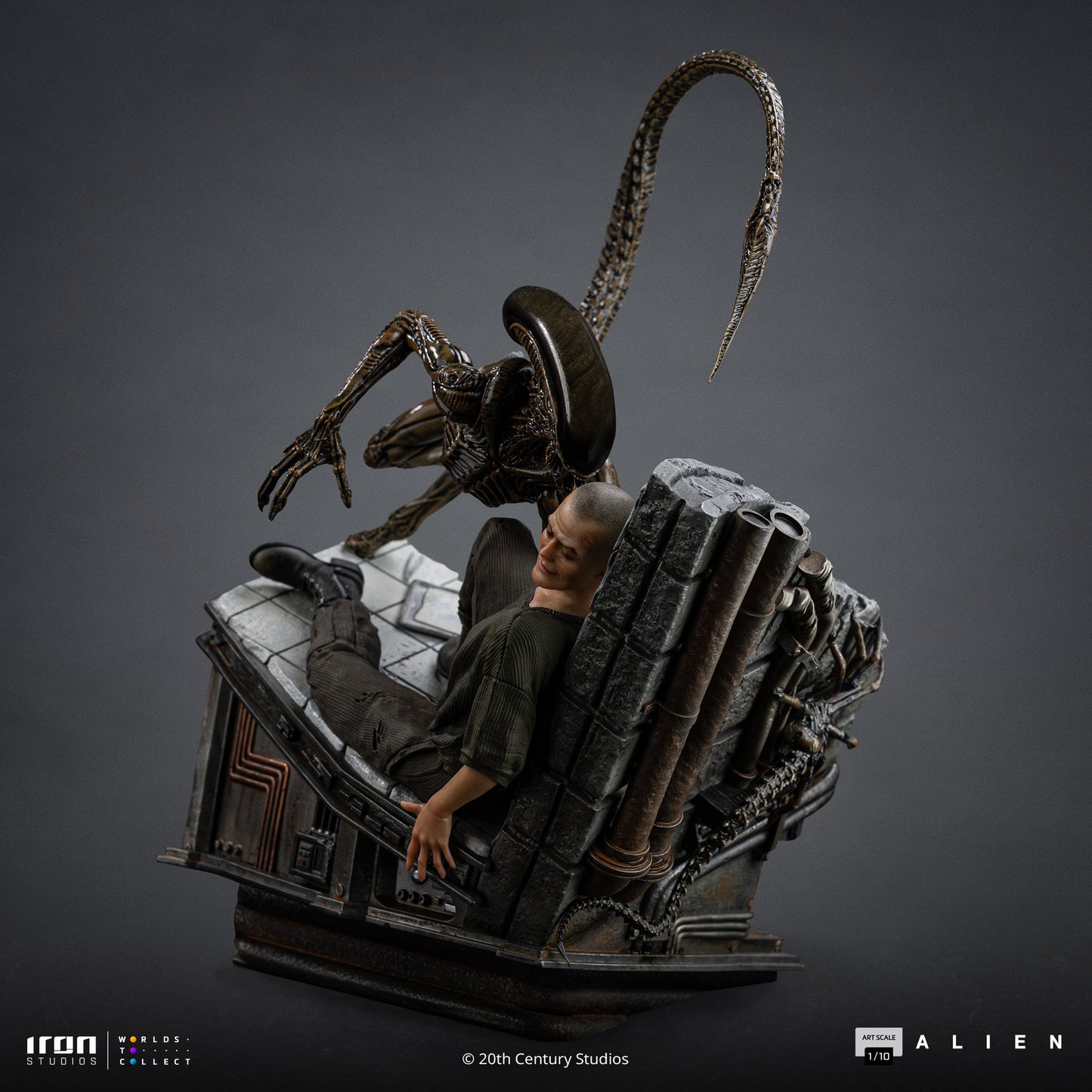 Pre-Order - Statue Ellen Ripley and Dog Alien - Alien 3 - Art Scale 1/10 - Iron Studios