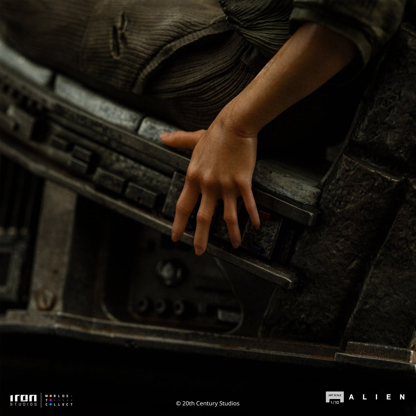 Pre-Order - Statue Ellen Ripley and Dog Alien - Alien 3 - Art Scale 1/10 - Iron Studios